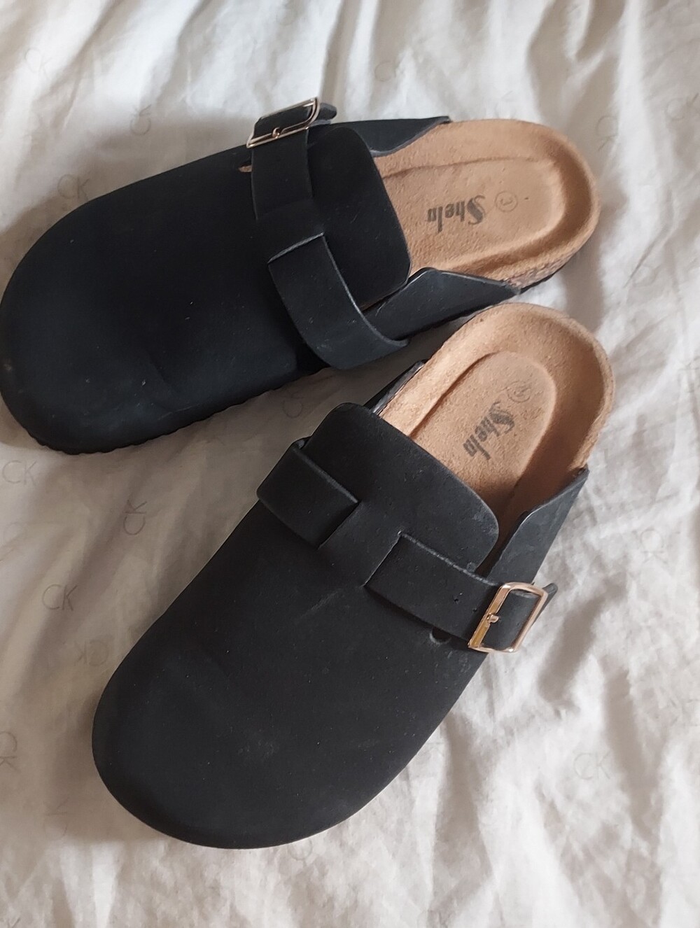 Girl's Size 3 Yoki GILA-102 Faux Suede Slip On ClogsBlack Slip-On Buckle Clogs